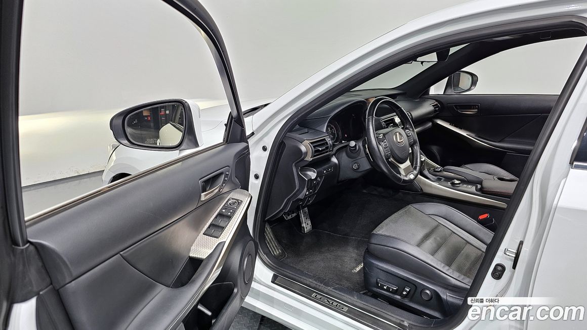 Lexus IS 2018