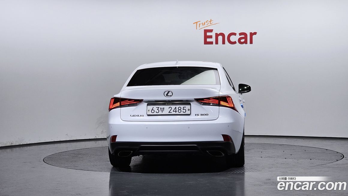 Lexus IS 2018