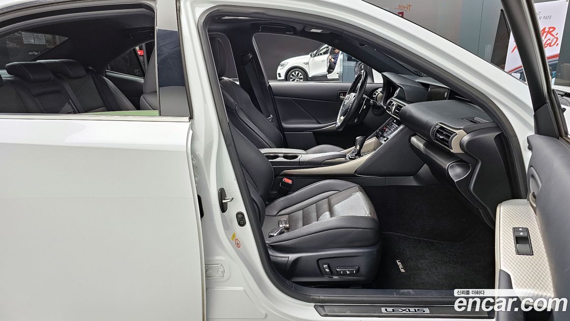 Lexus IS 2018