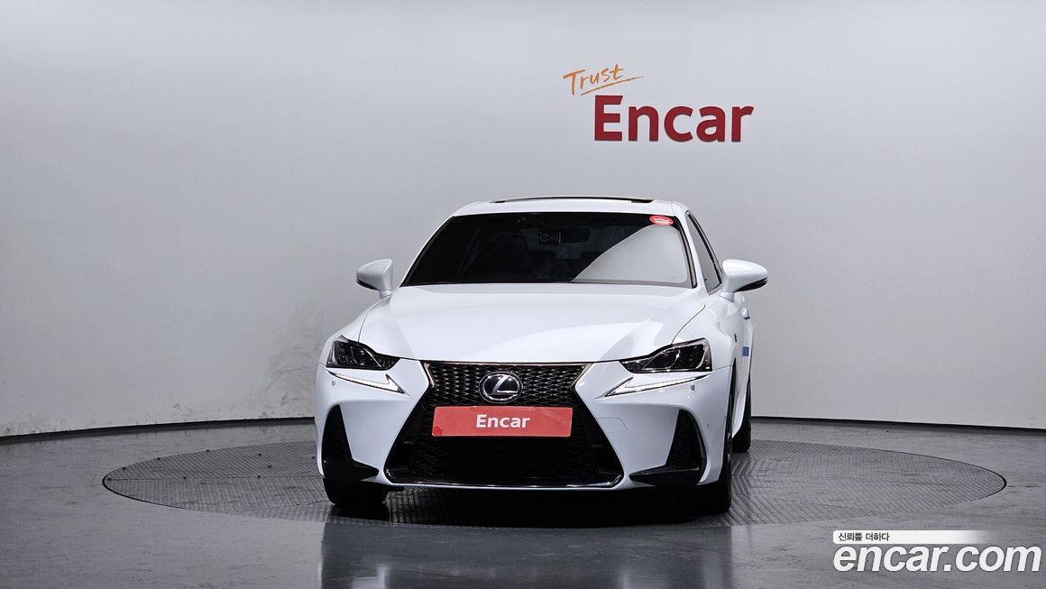 Lexus IS 2018