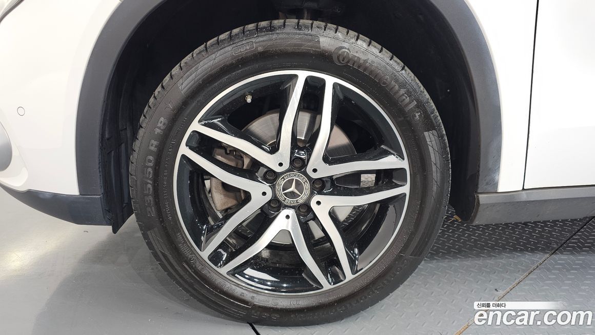 Mercedes-Benz GLA-Class 2019