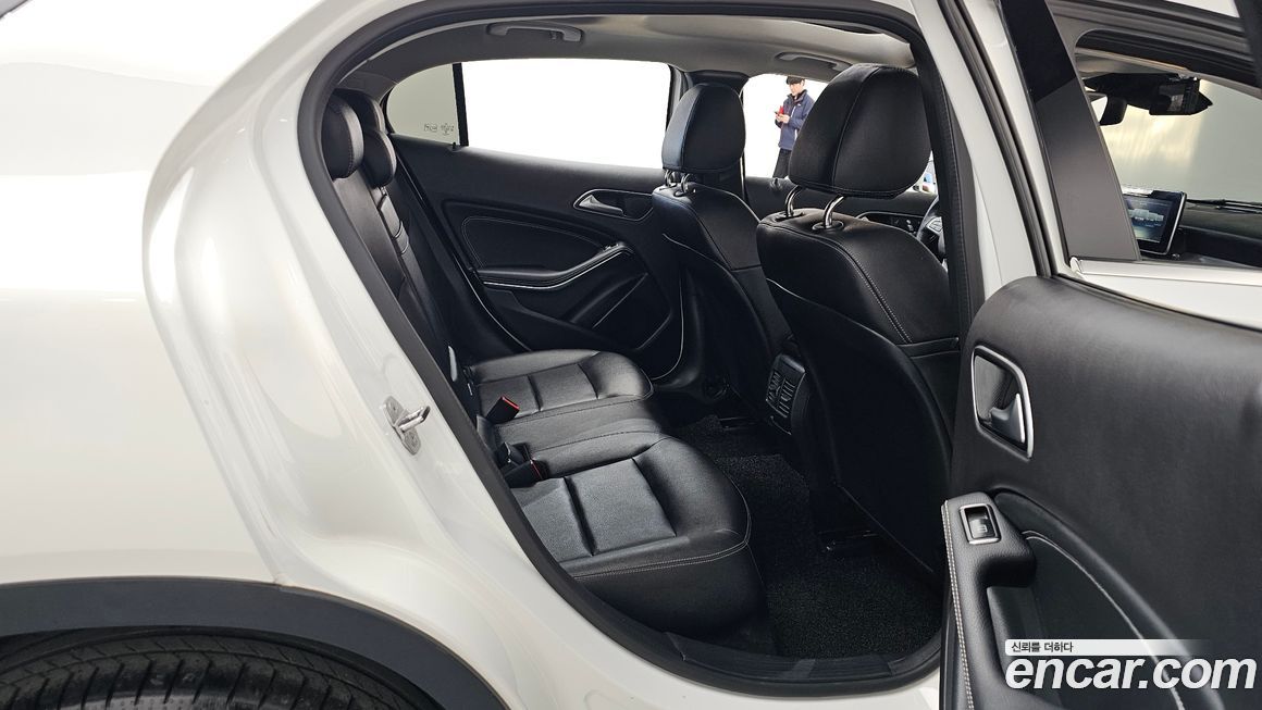 Mercedes-Benz GLA-Class 2019