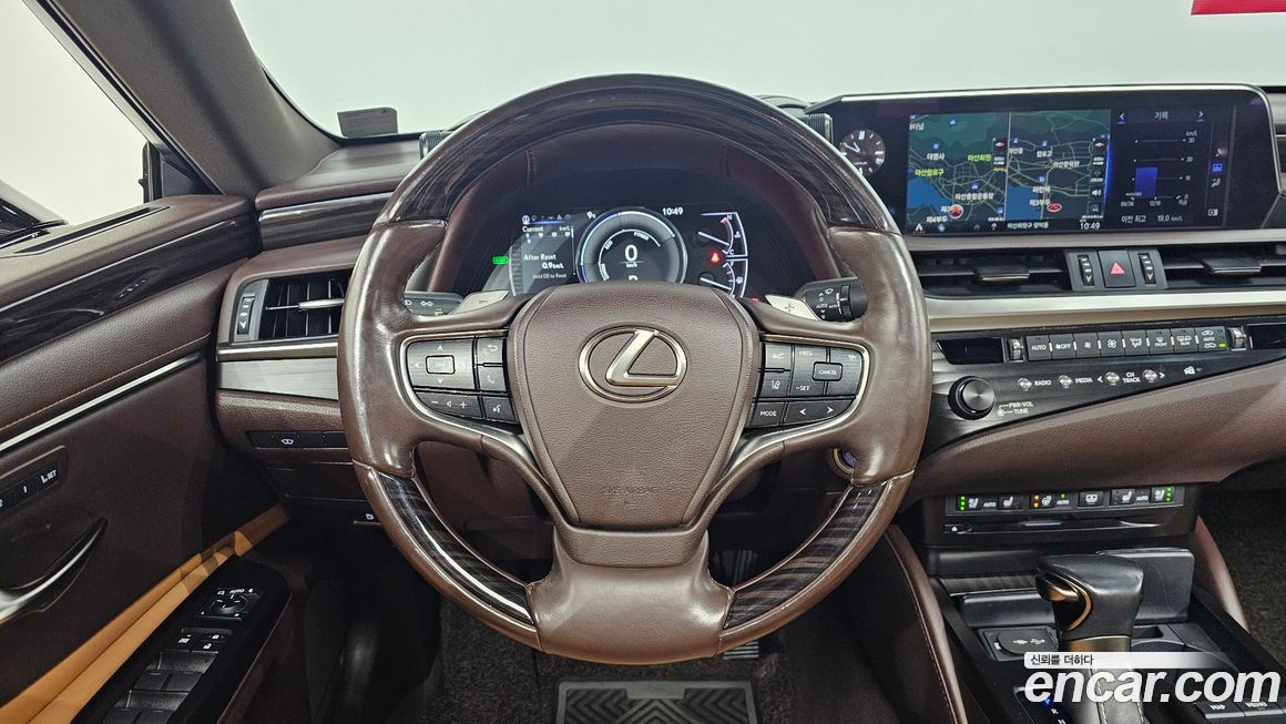 Lexus ES 2020