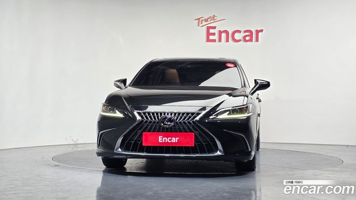 Lexus ES 2023