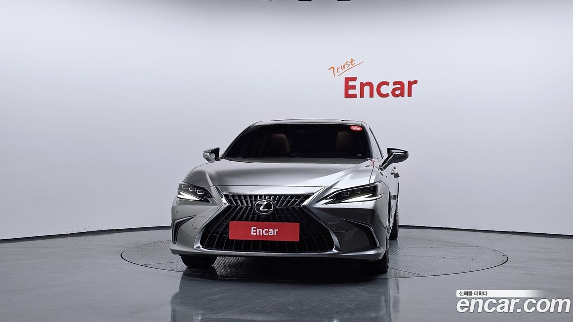 Lexus ES 2025