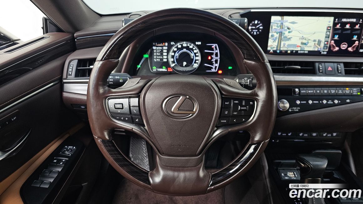 Lexus ES 2021