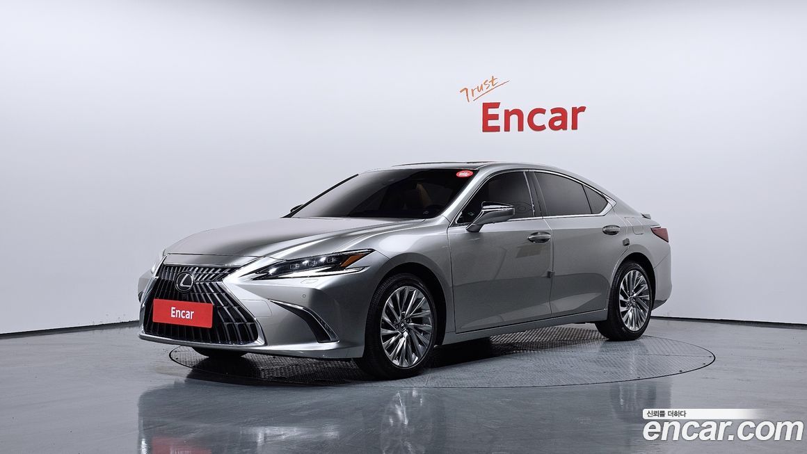 Lexus ES 2025