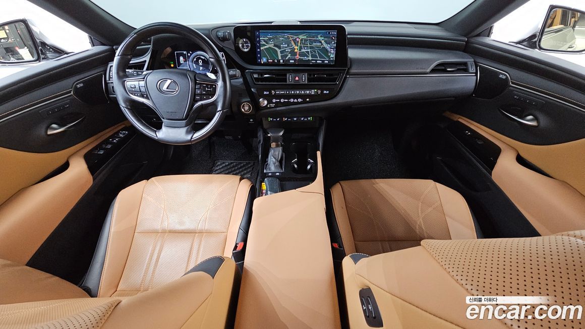 Lexus ES 2025