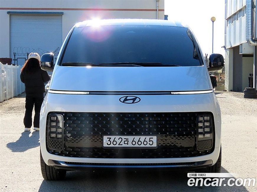 Hyundai Staria 2025