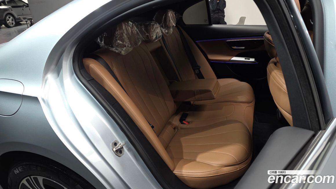 Mercedes-Benz E-Class 2024