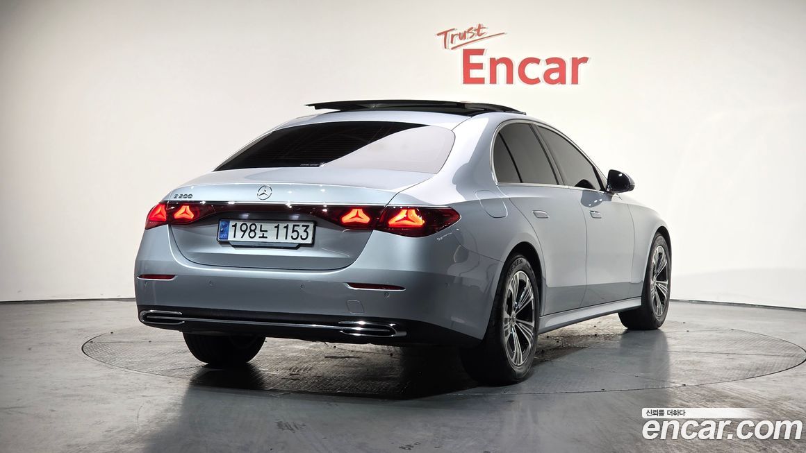 Mercedes-Benz E-Class 2024