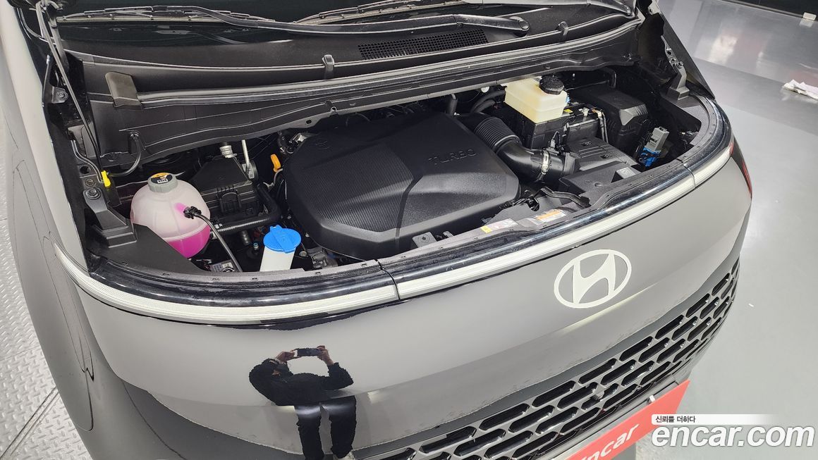 Hyundai Staria 2025