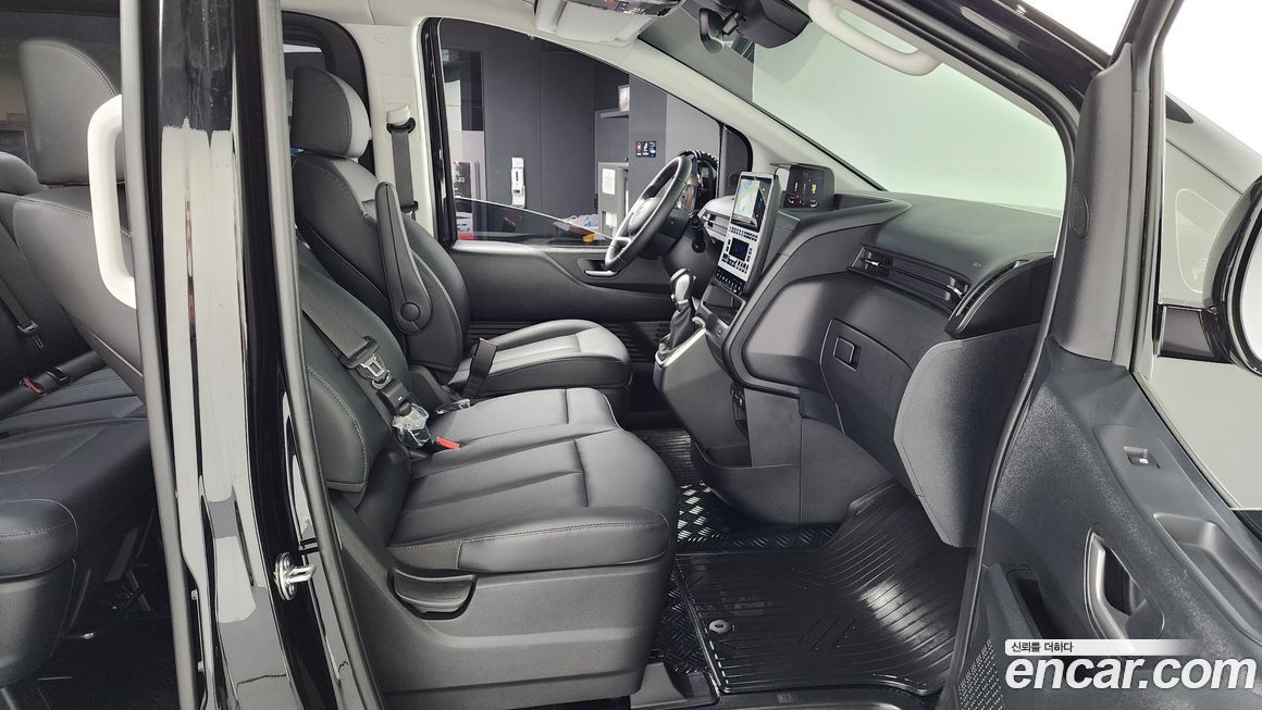 Hyundai Staria 2025
