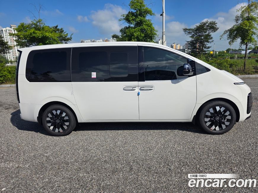 Hyundai Staria 2025