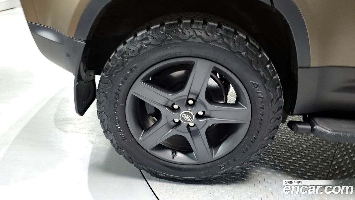 Land Rover Defender 2022