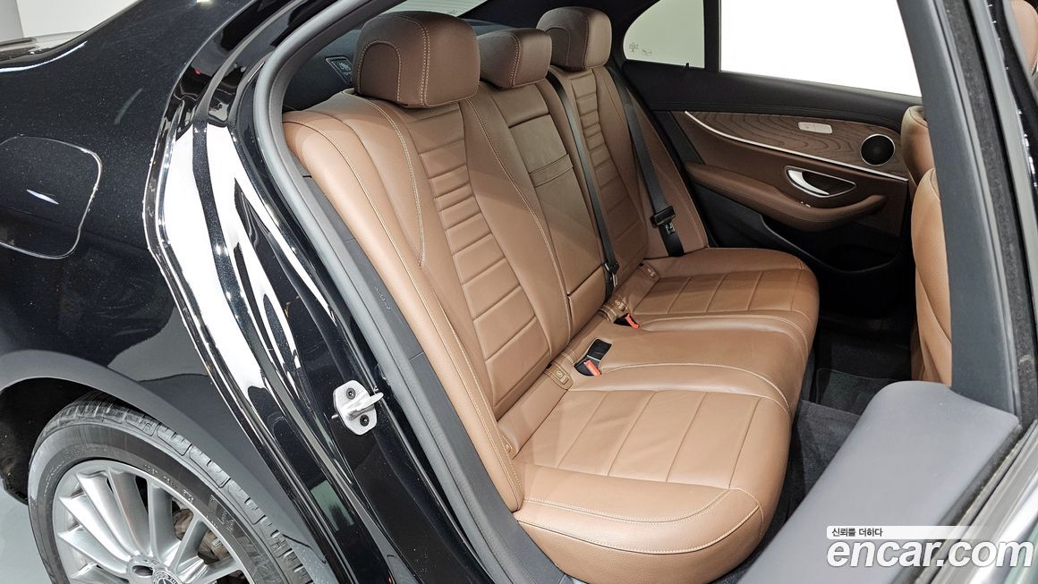 Mercedes-Benz E-Class 2022