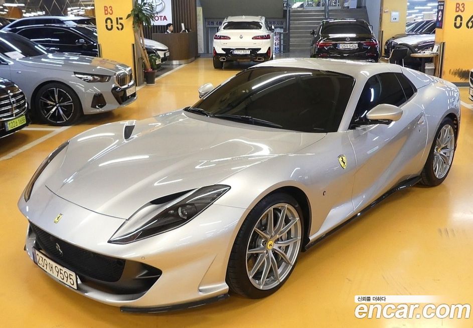 Ferrari 812 2021
