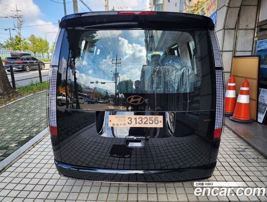 Hyundai Staria 2025
