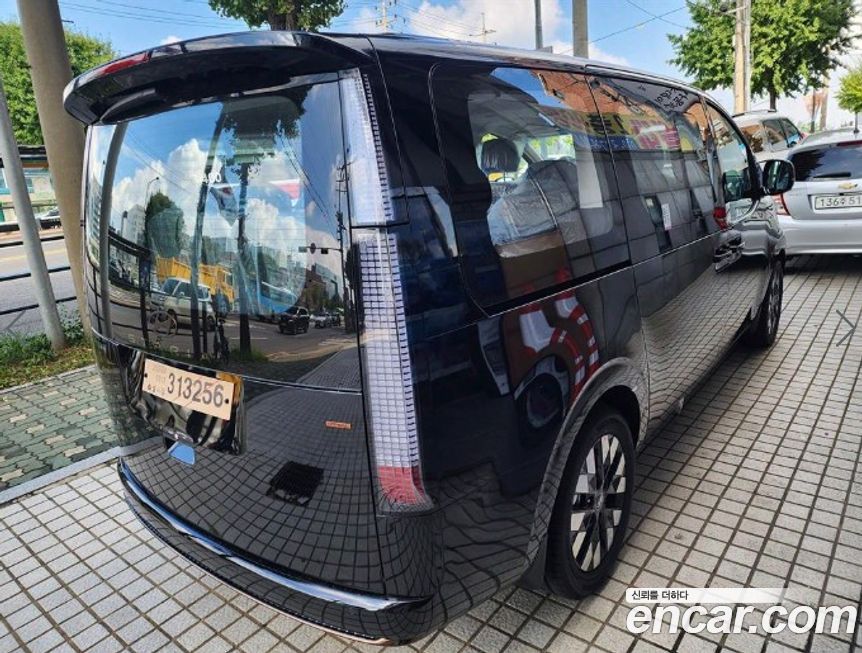 Hyundai Staria 2025