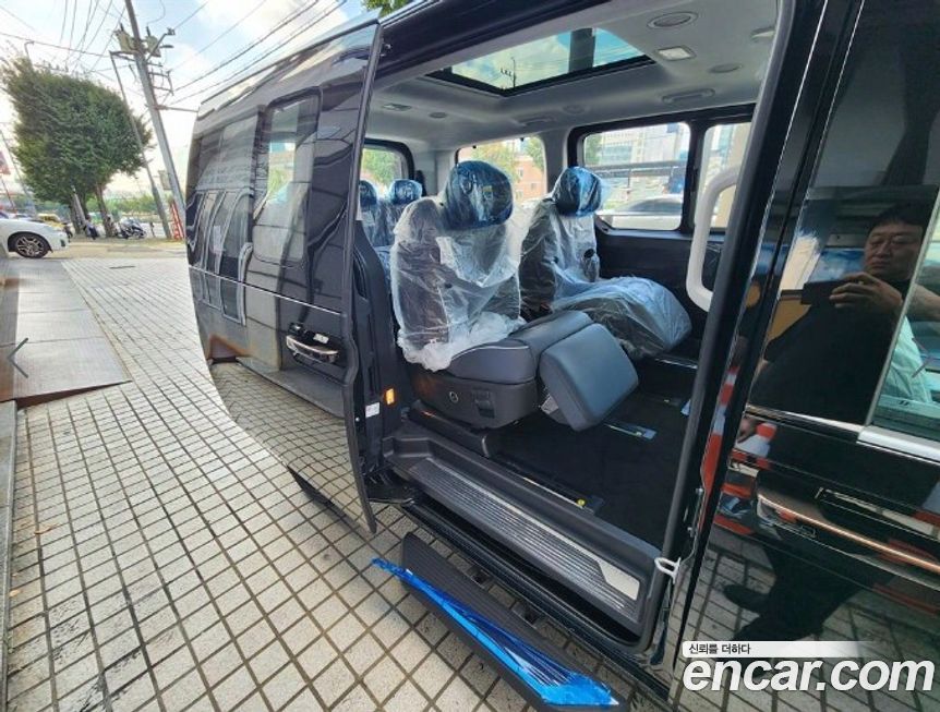 Hyundai Staria 2025
