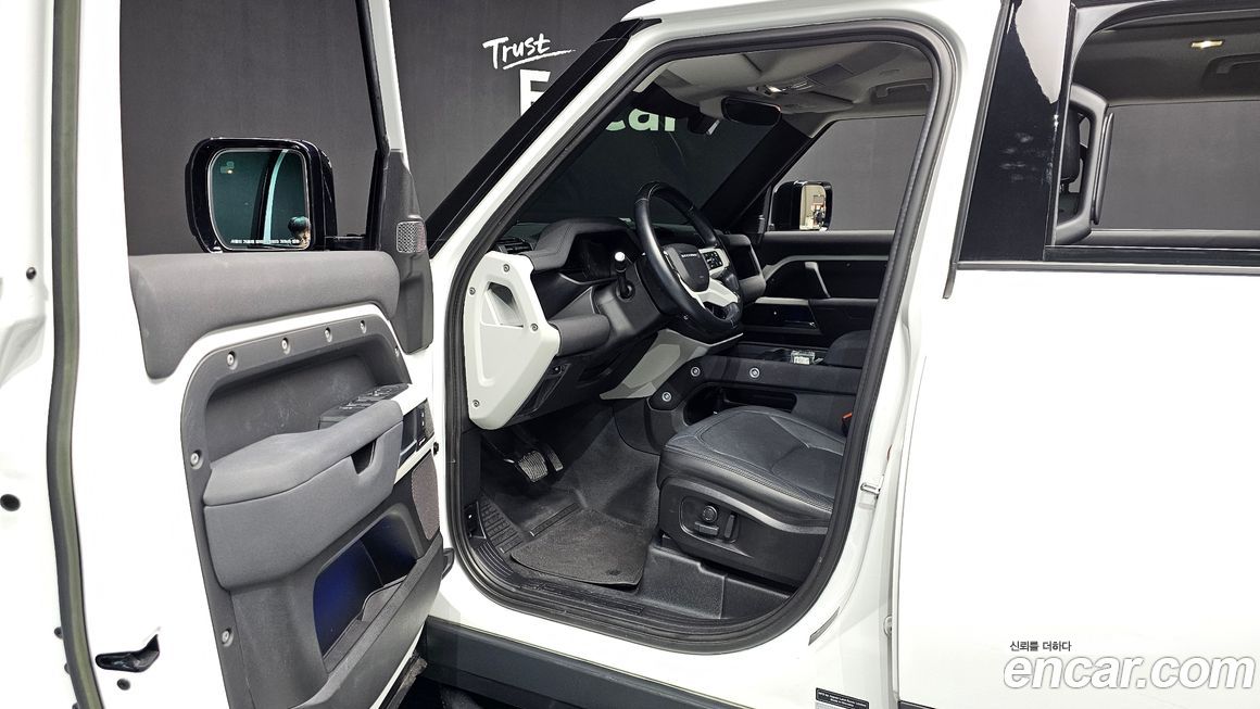 Land Rover Defender 2023