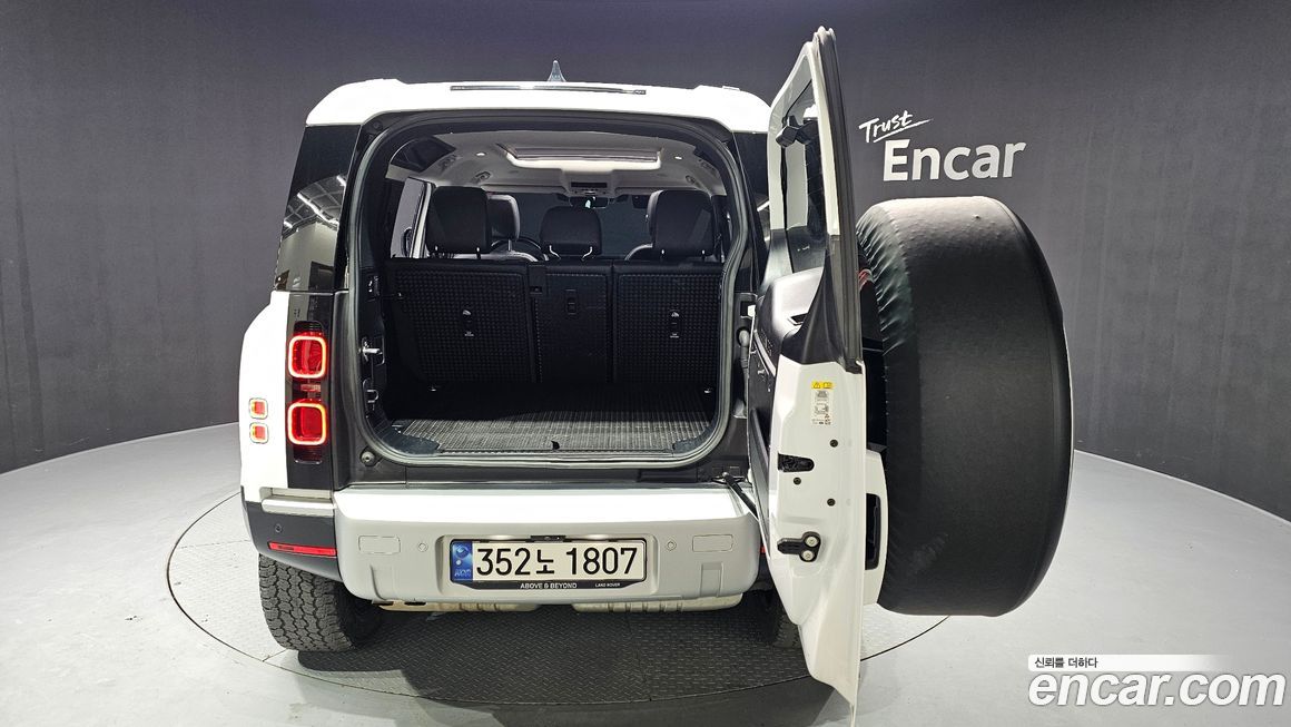 Land Rover Defender 2023