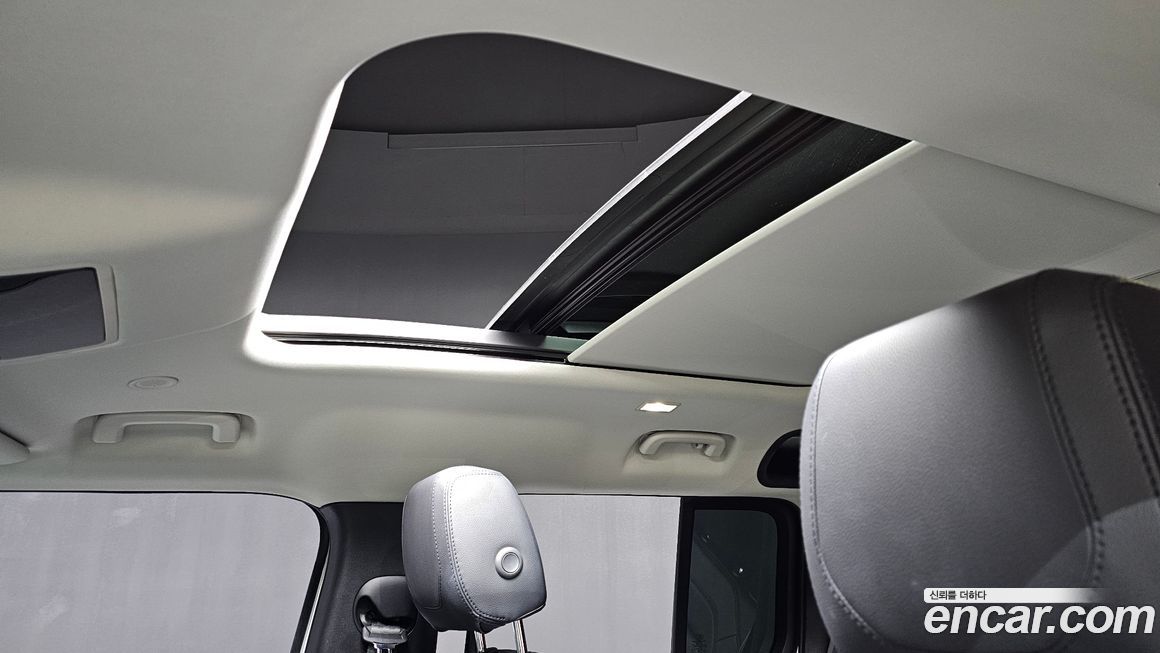 Land Rover Defender 2023