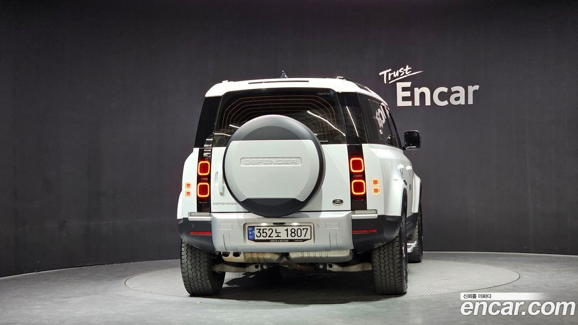 Land Rover Defender 2023