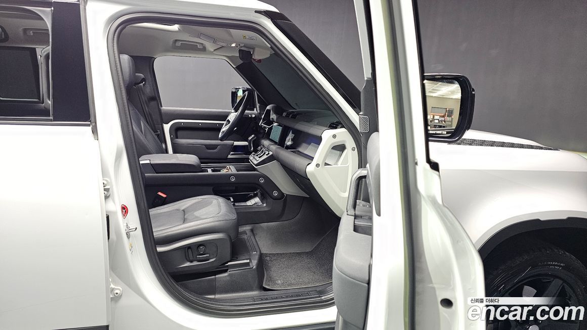 Land Rover Defender 2023