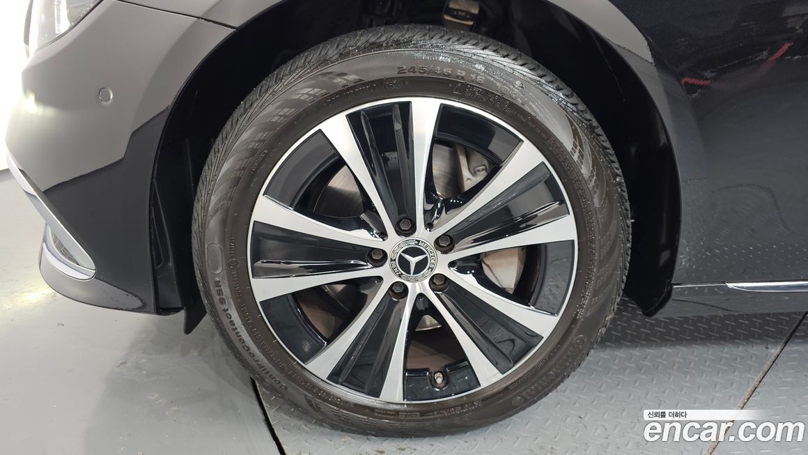 Mercedes-Benz E-Class 2021