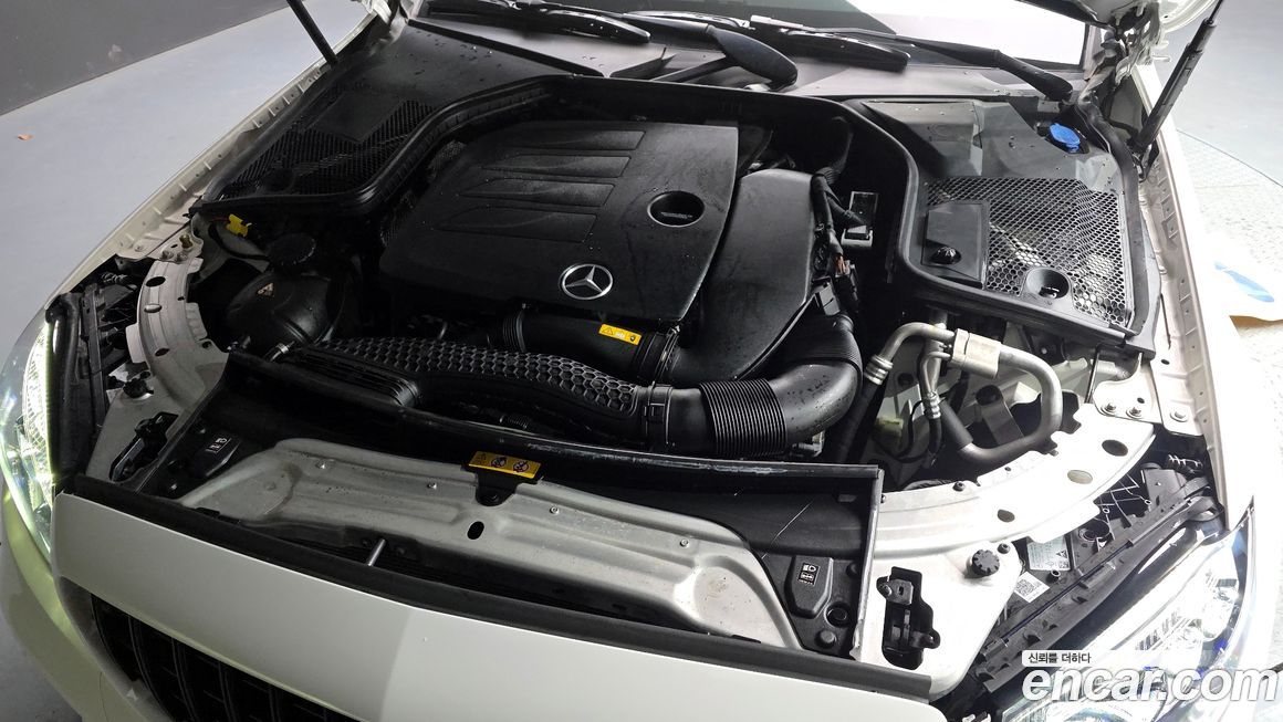 Mercedes-Benz C-Class 2021