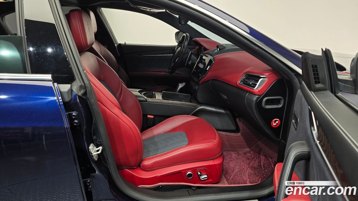 Maserati Ghibli 2021