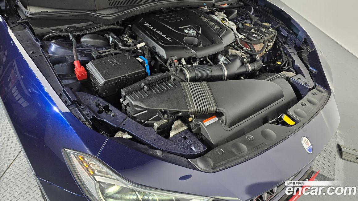 Maserati Ghibli 2021