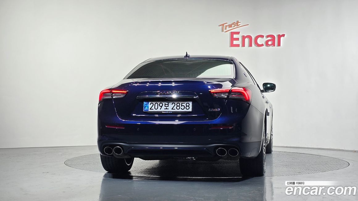 Maserati Ghibli 2021