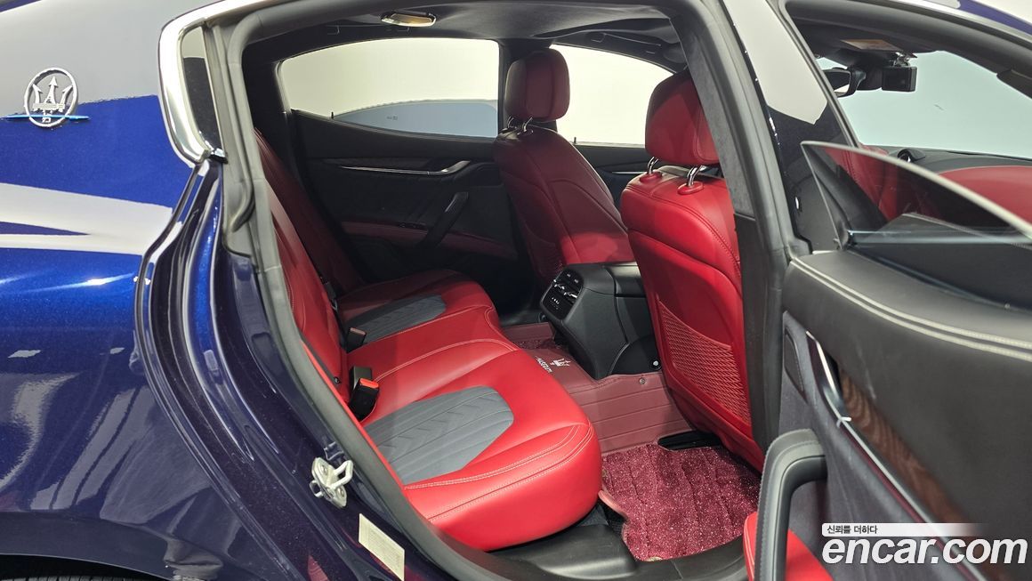 Maserati Ghibli 2021