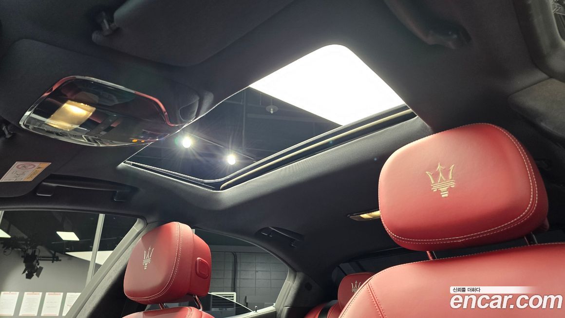 Maserati Ghibli 2021