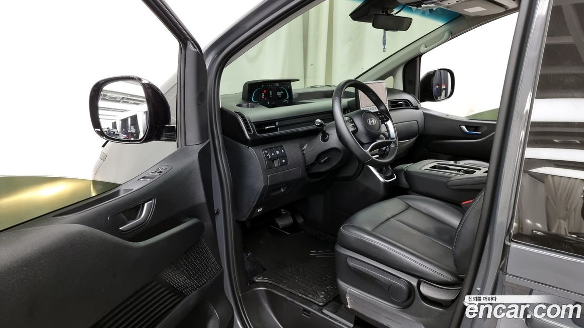 Hyundai Staria 2025