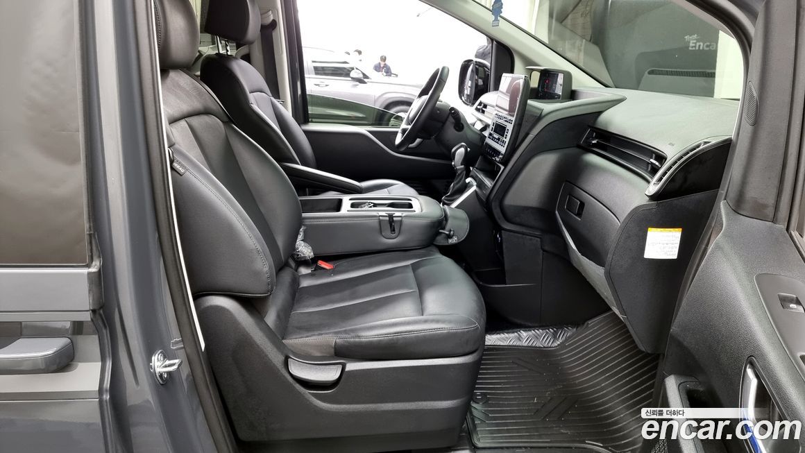 Hyundai Staria 2025