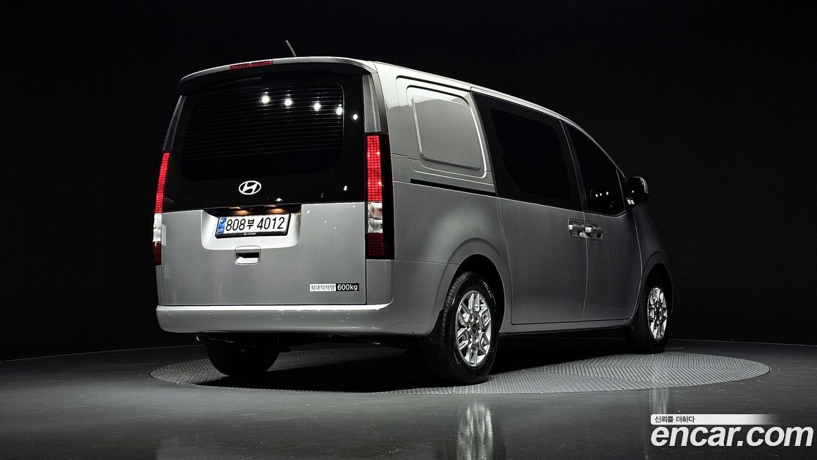 Hyundai Staria 2025