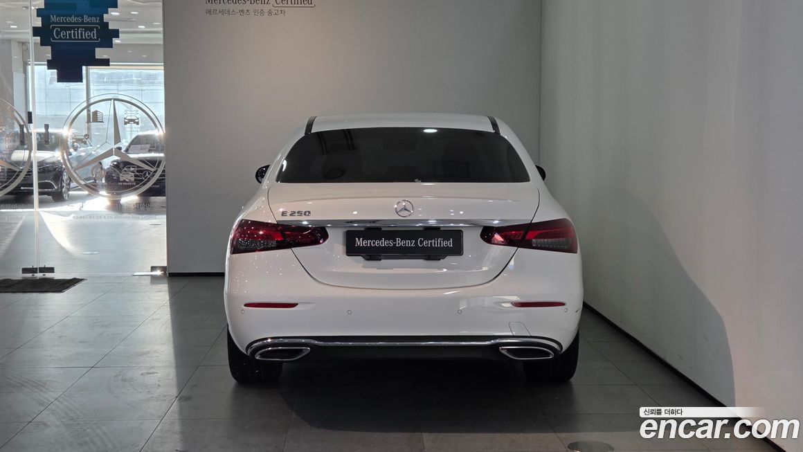 Mercedes-Benz E-Class 2022