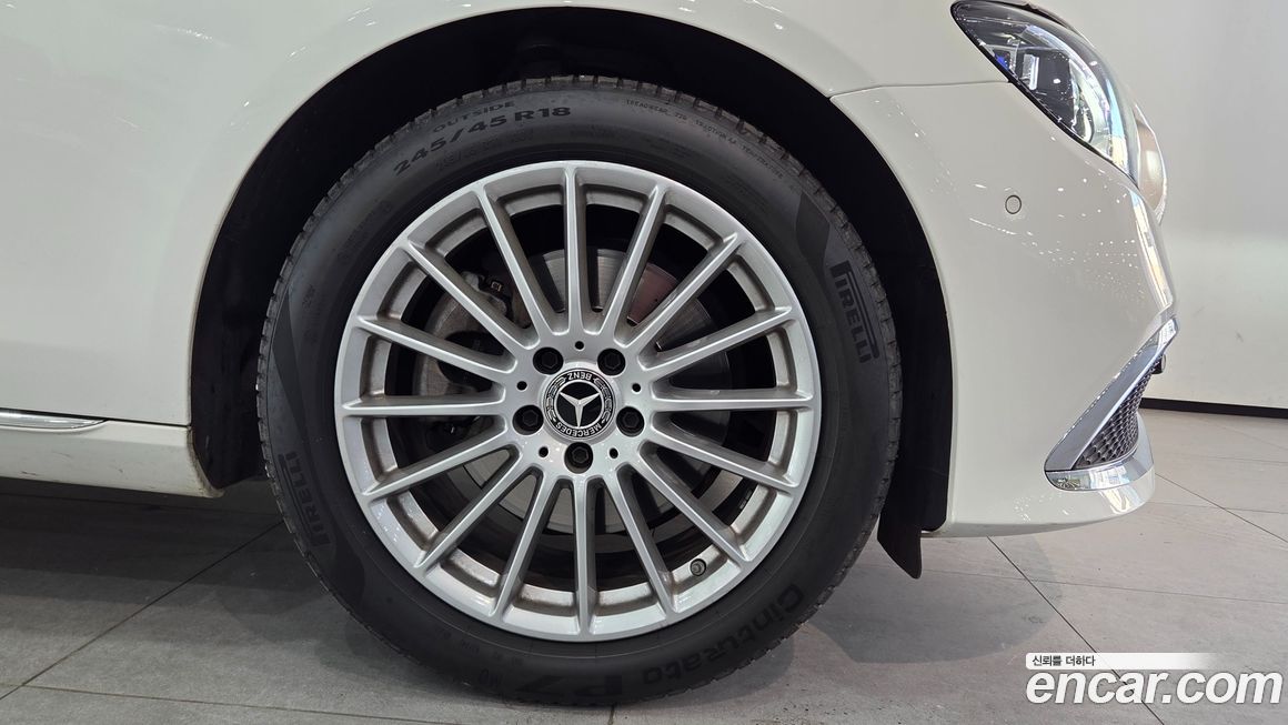 Mercedes-Benz E-Class 2022