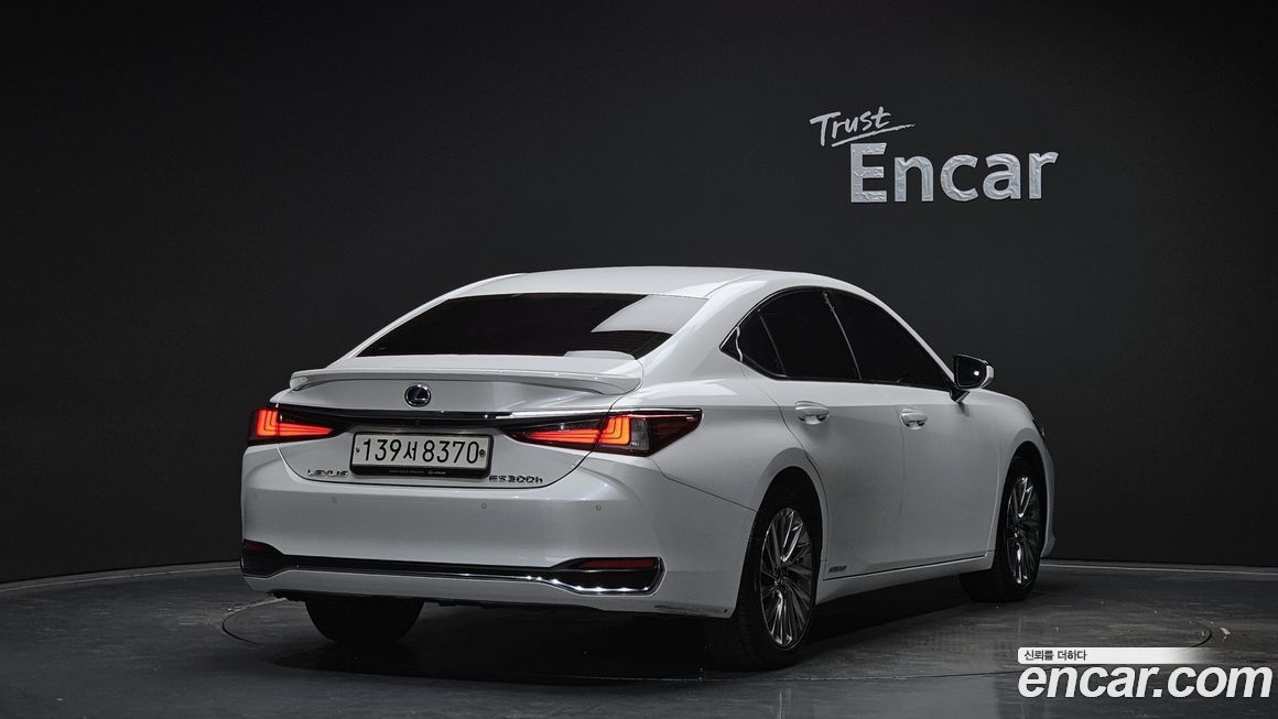 Lexus ES 2021