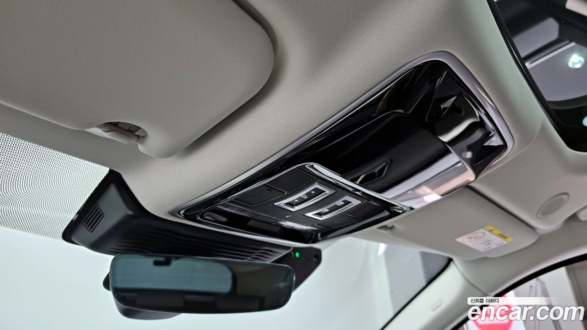 Land Rover Range Rover Velar 2025