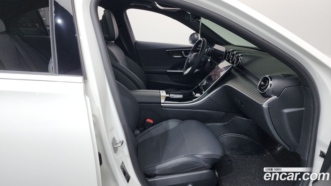 Mercedes-Benz C-Class 2024