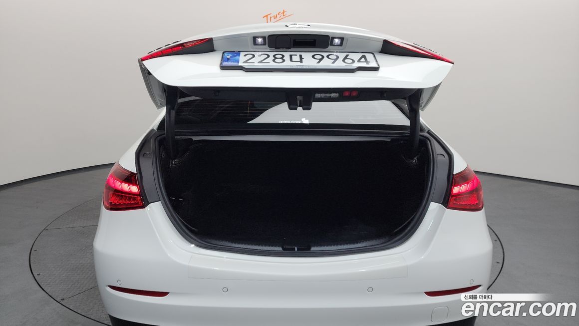 Mercedes-Benz C-Class 2024