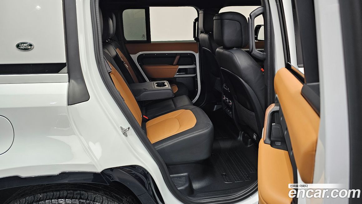 Land Rover Defender 2024