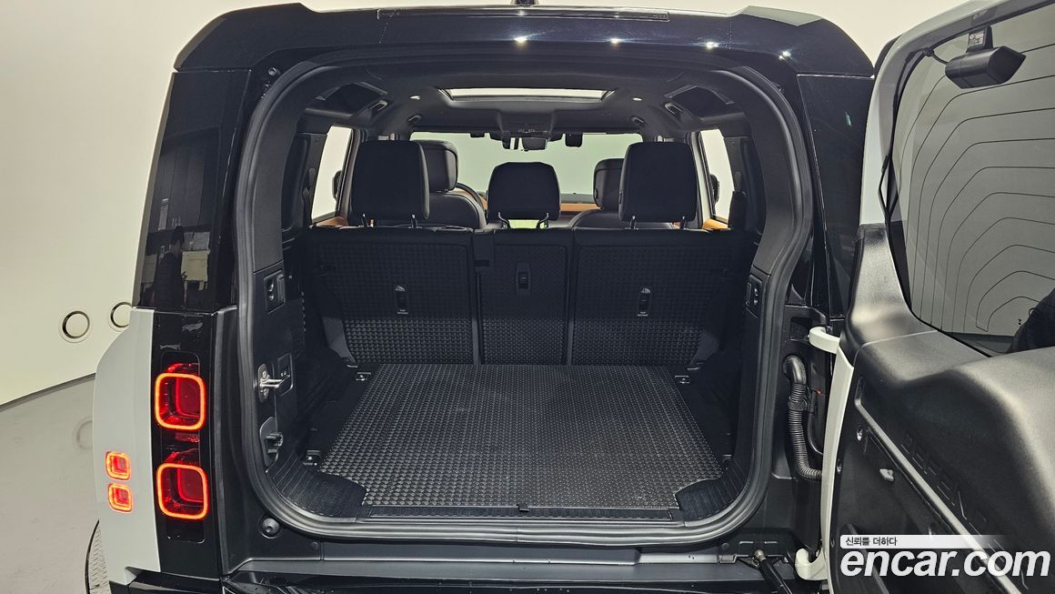 Land Rover Defender 2024