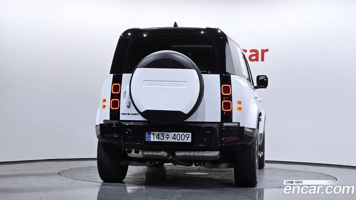 Land Rover Defender 2024