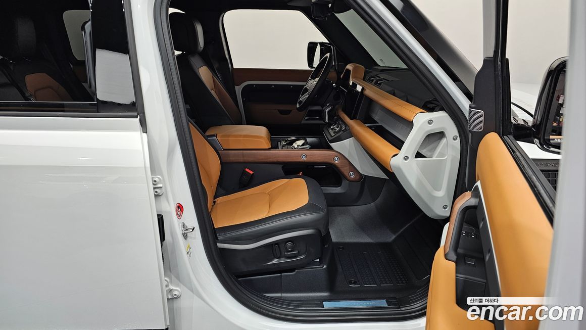 Land Rover Defender 2024