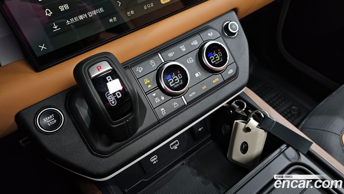 Land Rover Defender 2024